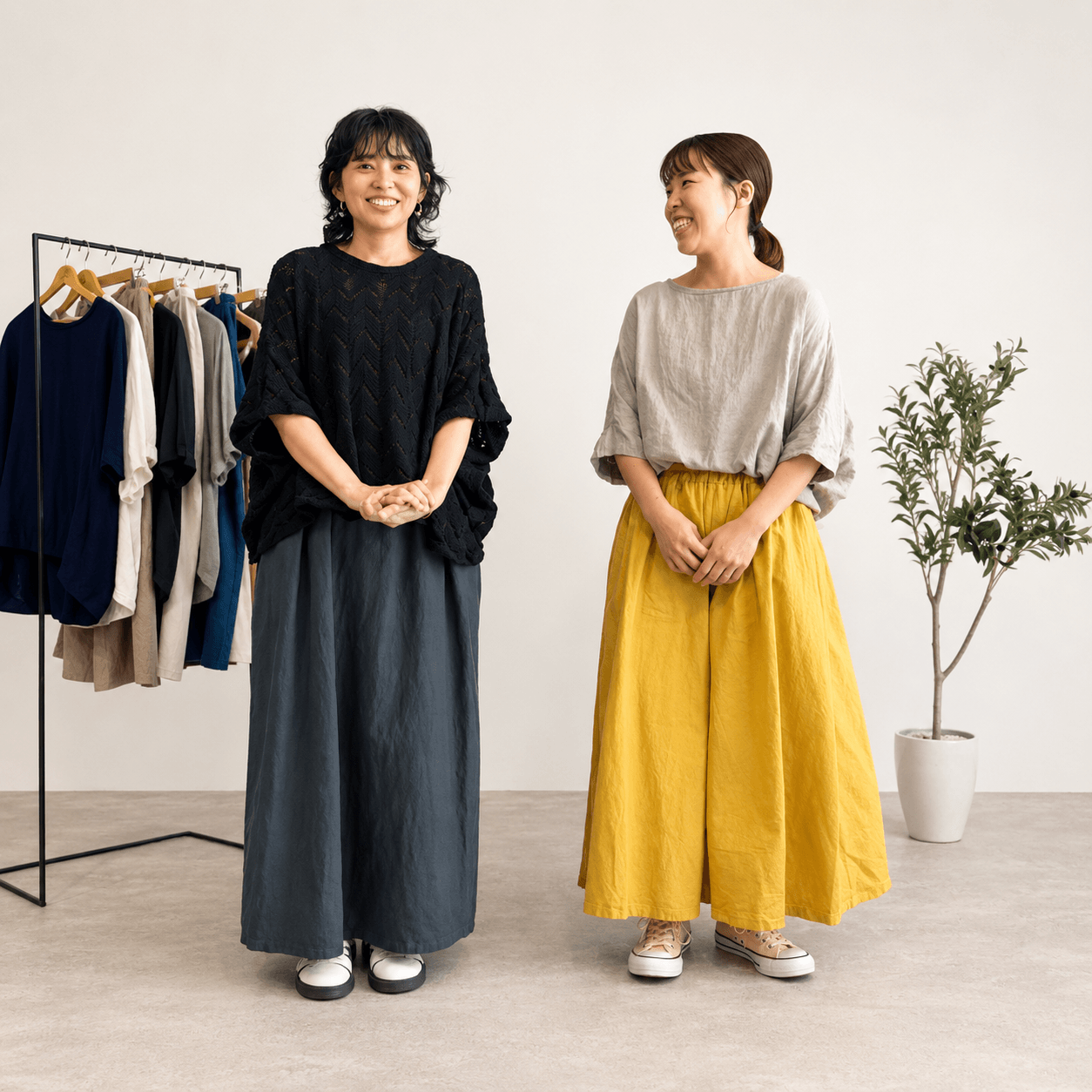 UZUiROの夏服コーデを着用する千春158cmとあやぱん152cm